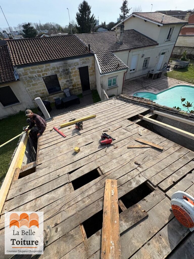 Démoussage toiture à Mérignac - La Belle Toiture
